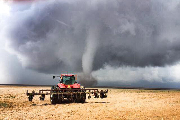 Picture of Tornado approaching farm field